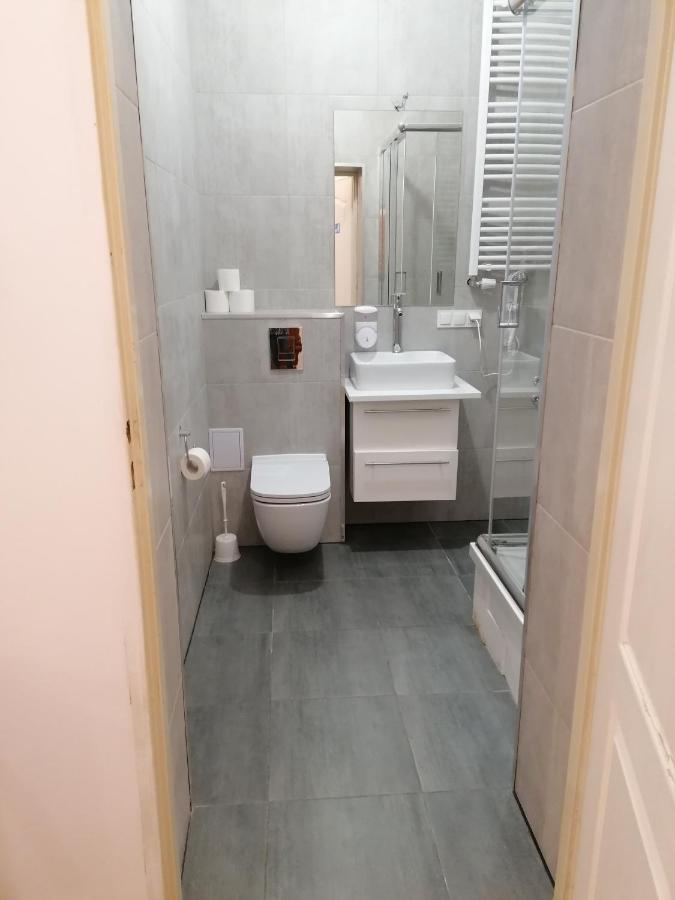 Hostel Tulip - Pokój 7 ze wspólną łazienką i kuchnią Szczecin Exterior foto