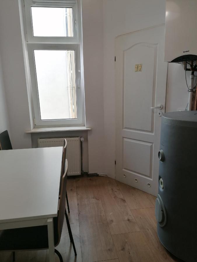 Hostel Tulip - Pokój 7 ze wspólną łazienką i kuchnią Szczecin Exterior foto