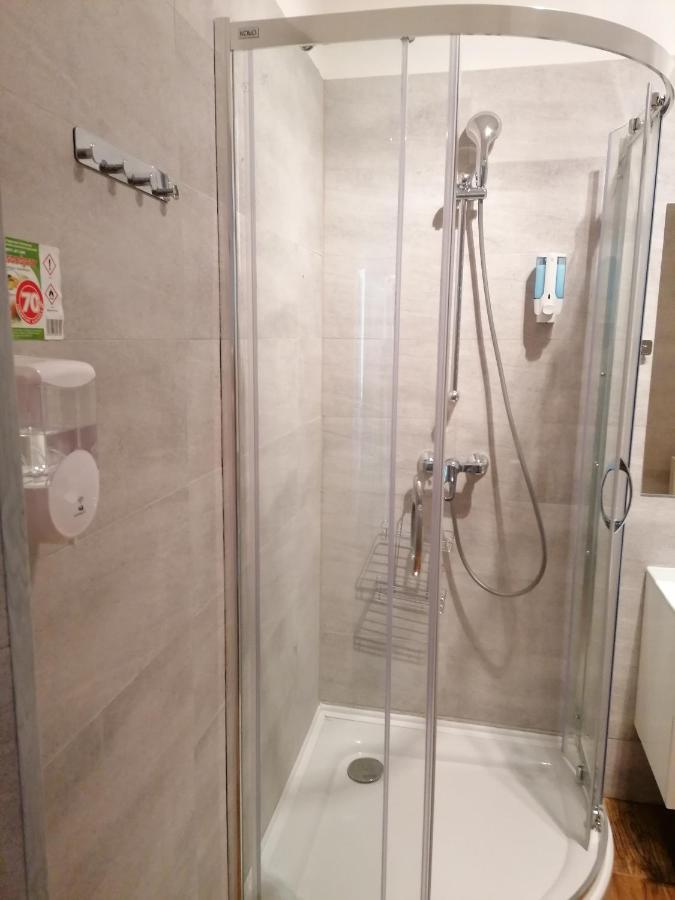Hostel Tulip - Pokój 7 ze wspólną łazienką i kuchnią Szczecin Exterior foto